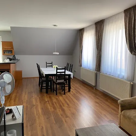 Spacious Apartment In Town Centre Nove Zamky Exterior photo