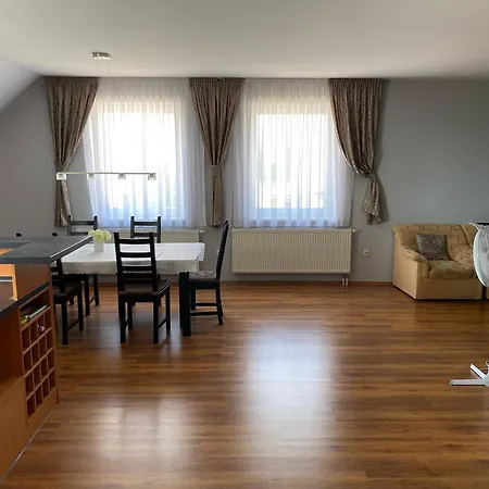 Spacious Apartment In Town Centre Nove Zamky Exterior photo