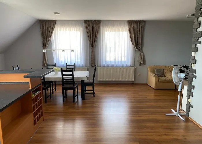Spacious Apartment In Town Centre