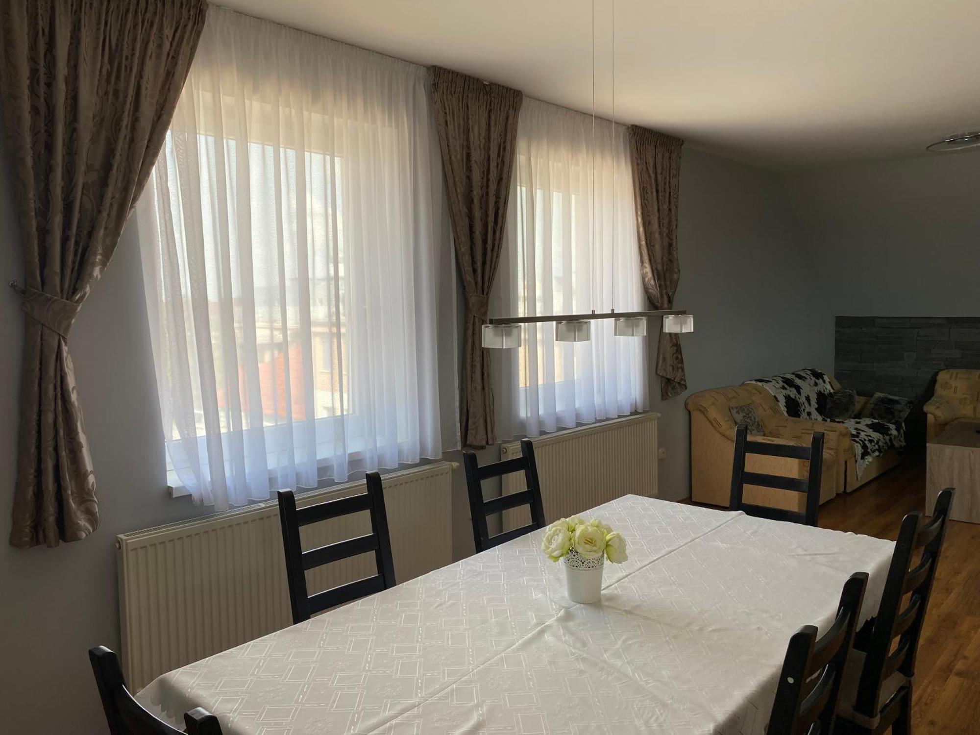 Apartment Spacious In Town Centre Nove Zamky