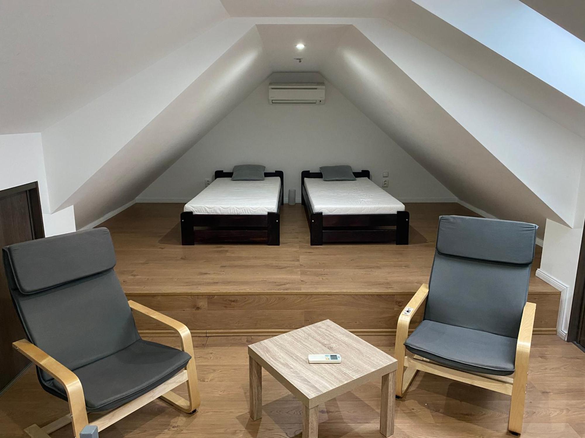Spacious In Town Centre Apartment Nove Zamky