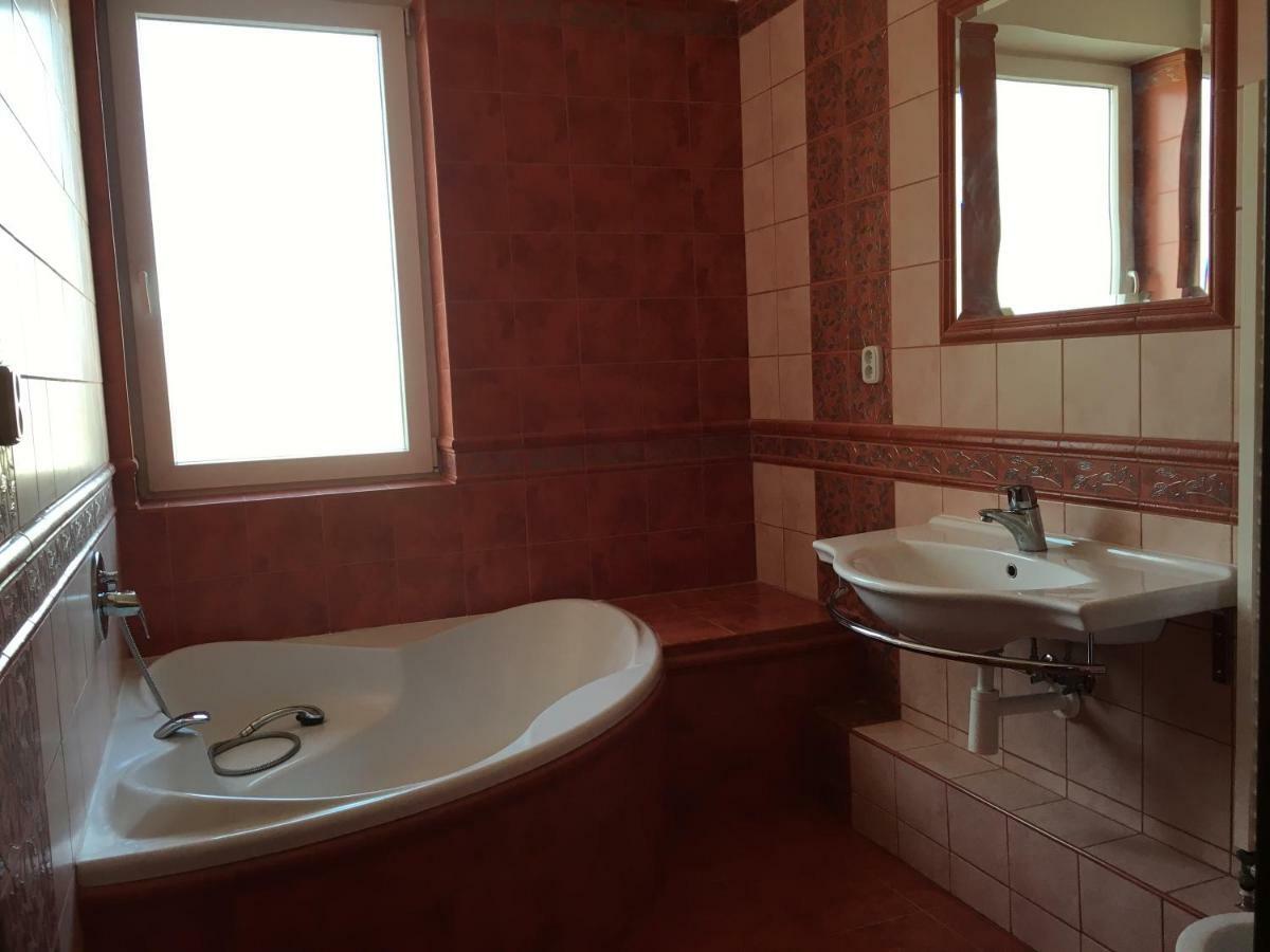 Spacious In Town Centre Apartment